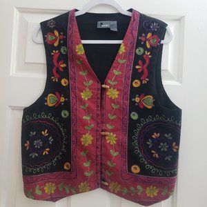 Liz Wear 100% cotton vest with embroidered front